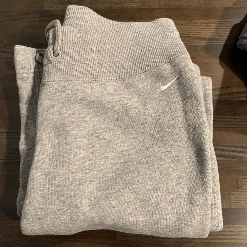 Straight leg sweatpants